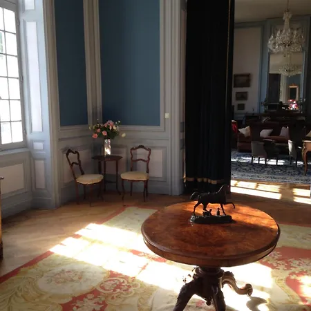 Chateau Du Val Larbont 住宿加早餐酒店