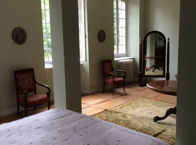 Chateau Du Val Larbont فندق مبيت وإفطار