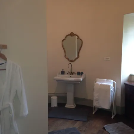 Chateau Du Val Larbont Bed & Breakfast 3*