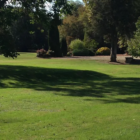 فندق مبيت وإفطار Chateau Du Val Larbont 3*