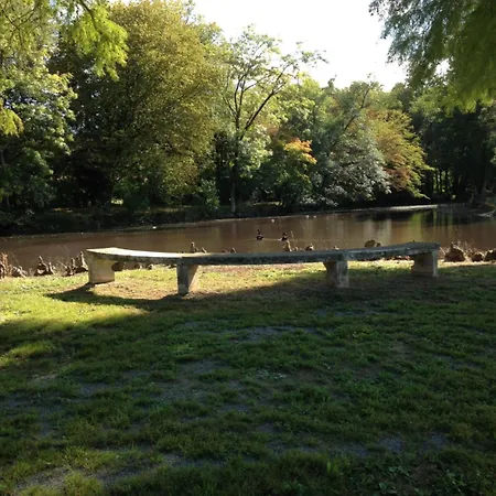 Chateau Du Val Larbont فندق مبيت وإفطار 3*