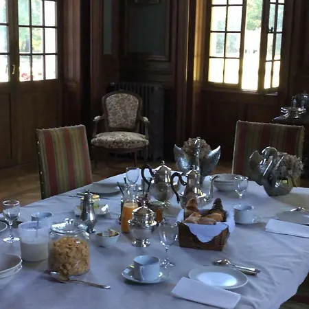 فندق مبيت وإفطار Chateau Du Val Larbont La Bastide-de-Sérou