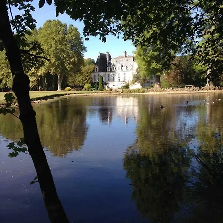 Chateau Du Val Larbont Bed & Breakfast