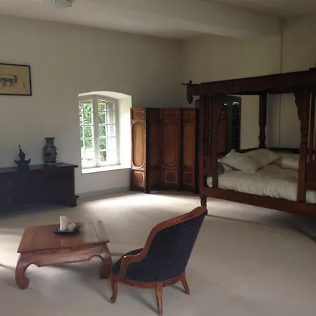 Chateau Du Val Larbont Bed and breakfast